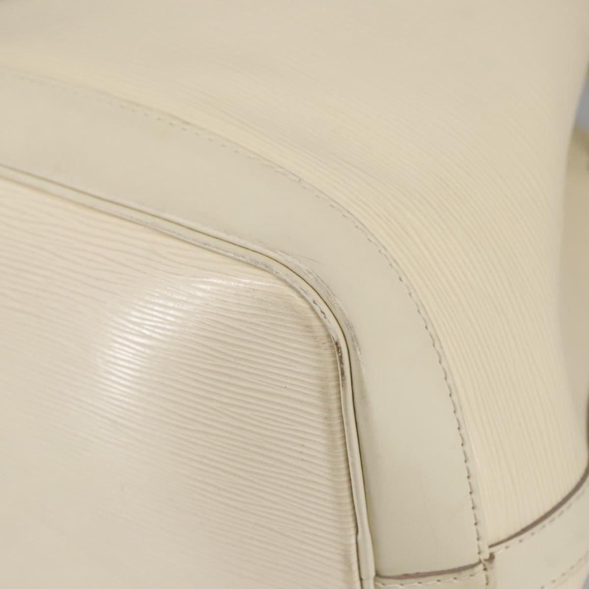 Louis Vuitton Petit Noé White Leather Shoulder Bag