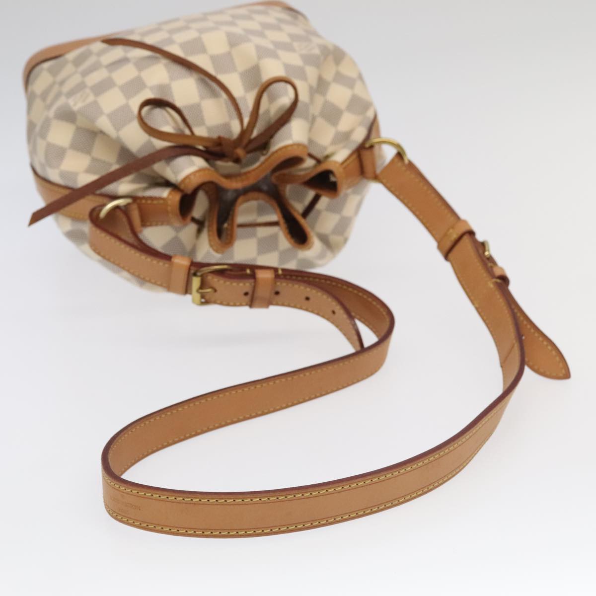 Louis Vuitton Noé Bb White Canvas Shoulder Bag