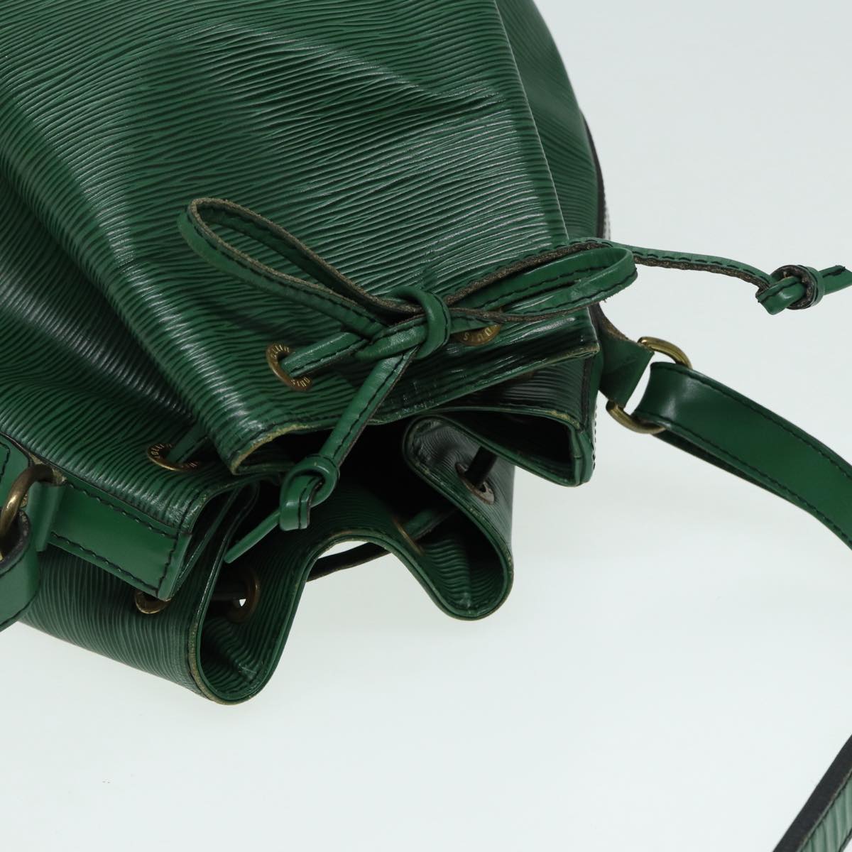 Louis Vuitton Noe Green Leather Shoulder Bag