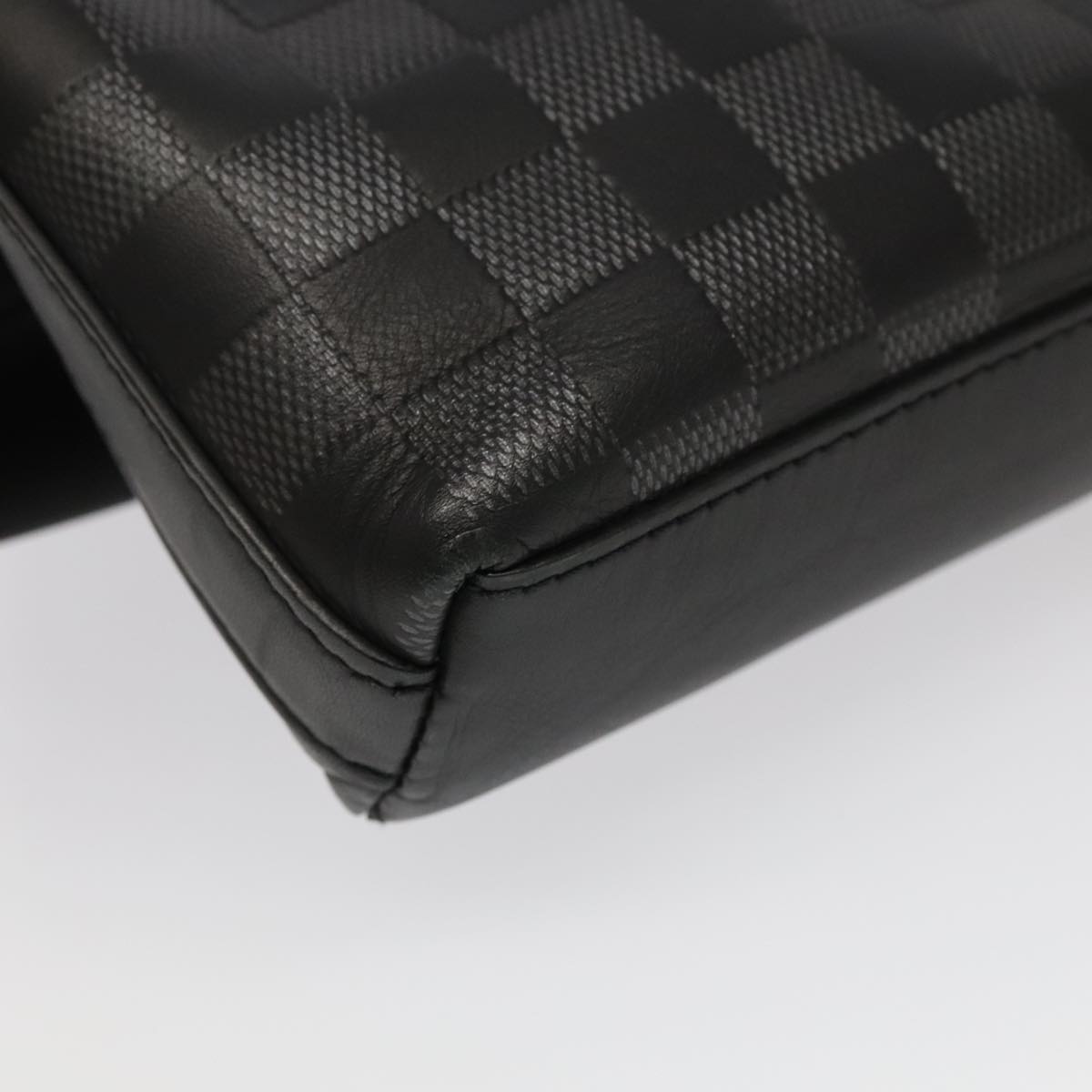 Louis Vuitton Discovery Black Leather Shoulder Bag