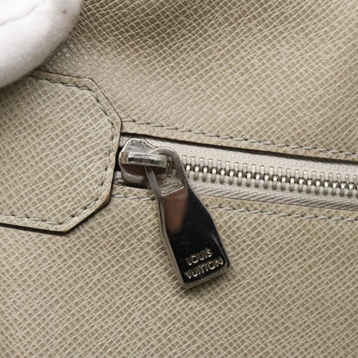 Louis Vuitton Sasha Beige Leather Shoulder Bag
