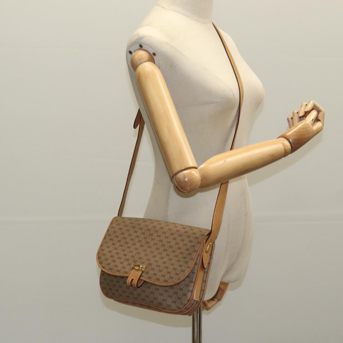 Gucci Beige Canvas Shoulder Bag