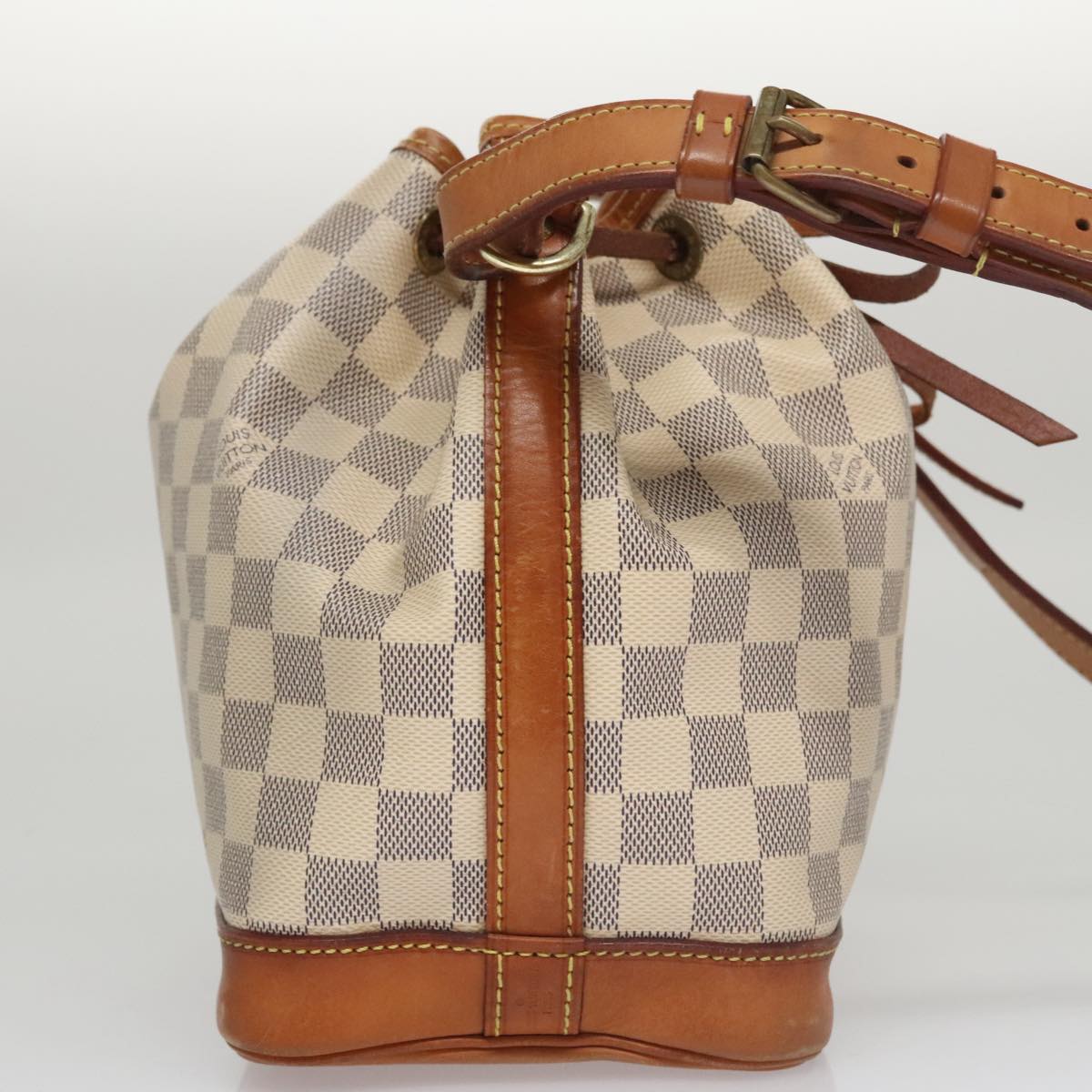 Louis Vuitton Noé Bb White Canvas Shoulder Bag