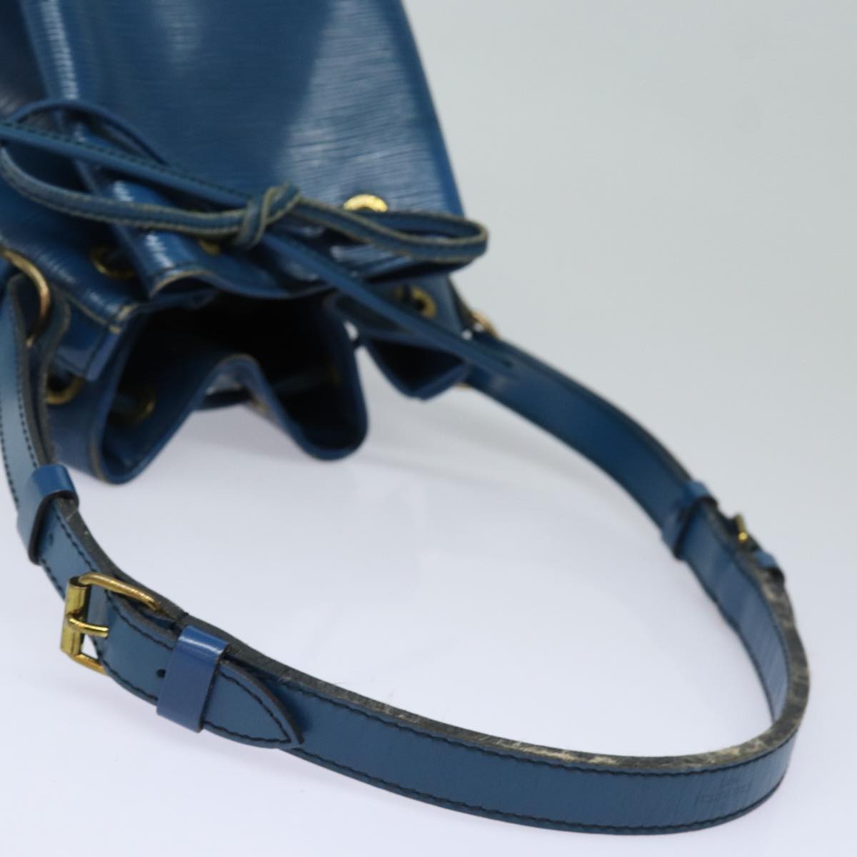 Louis Vuitton Noe Blue Leather Shoulder Bag