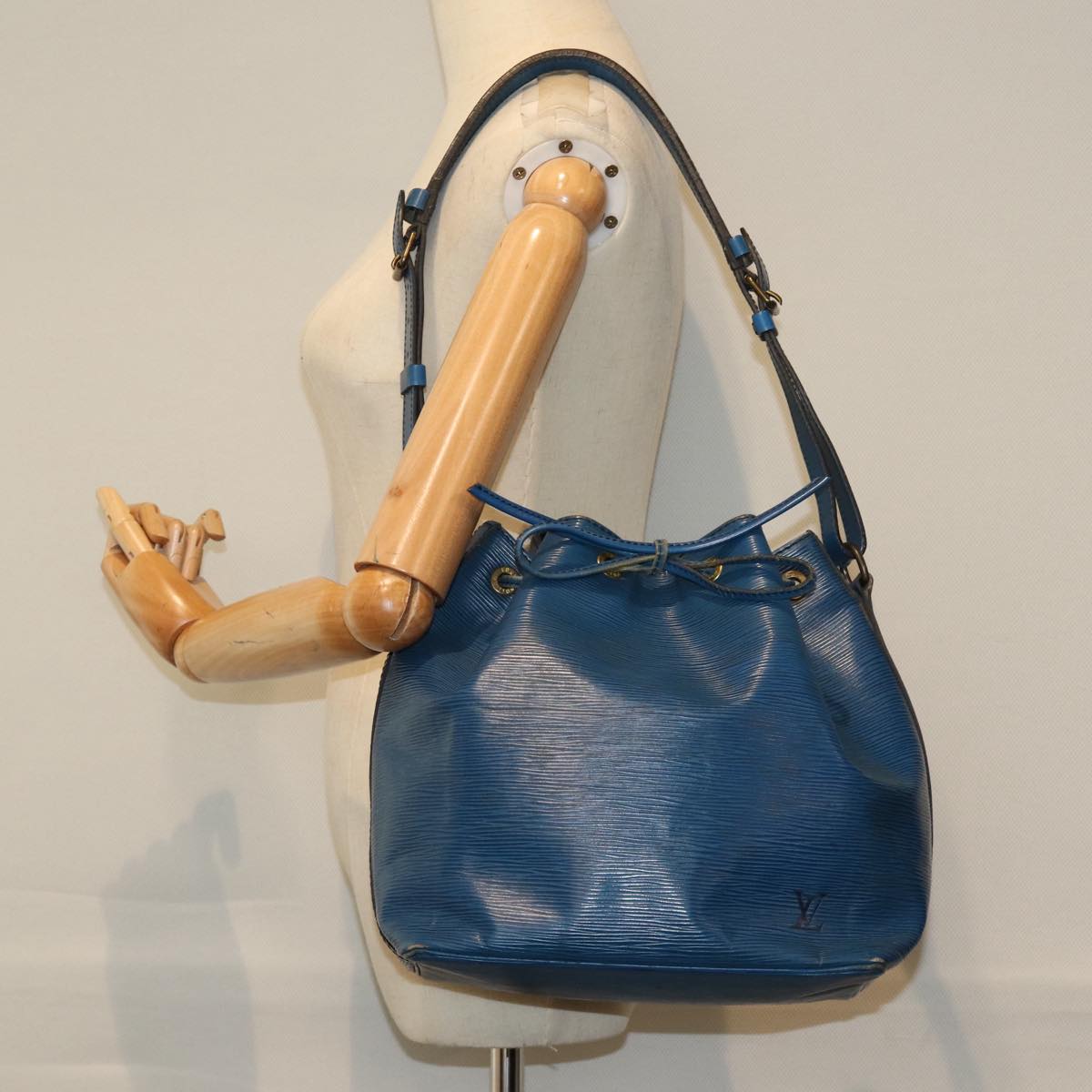 Louis Vuitton Noé Pm Blue Leather Shoulder Bag