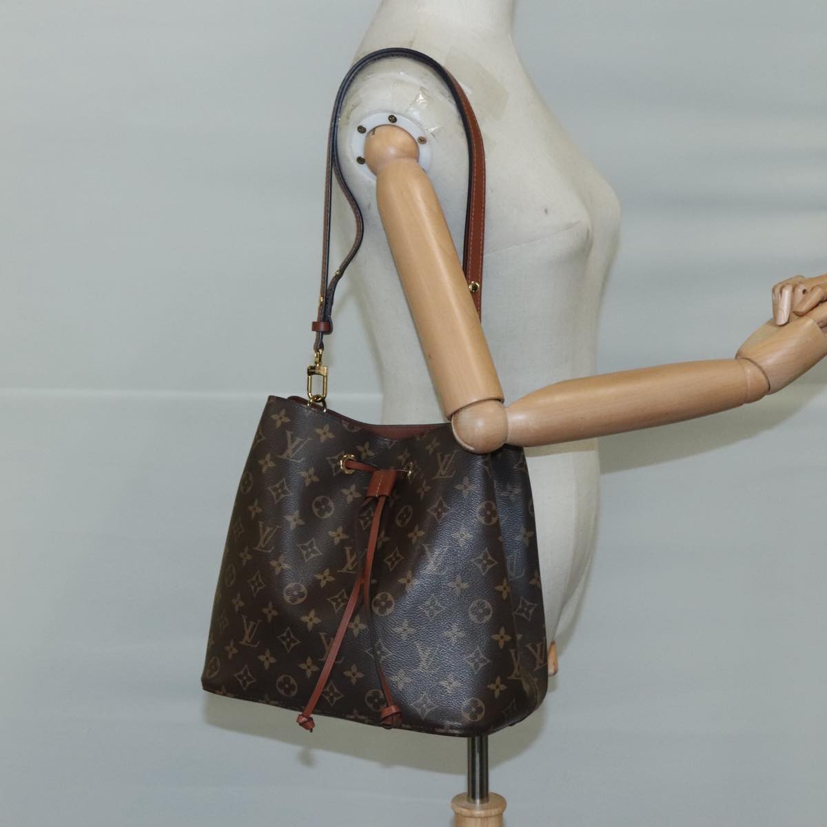 Louis Vuitton Néonoé Brown Canvas Shoulder Bag