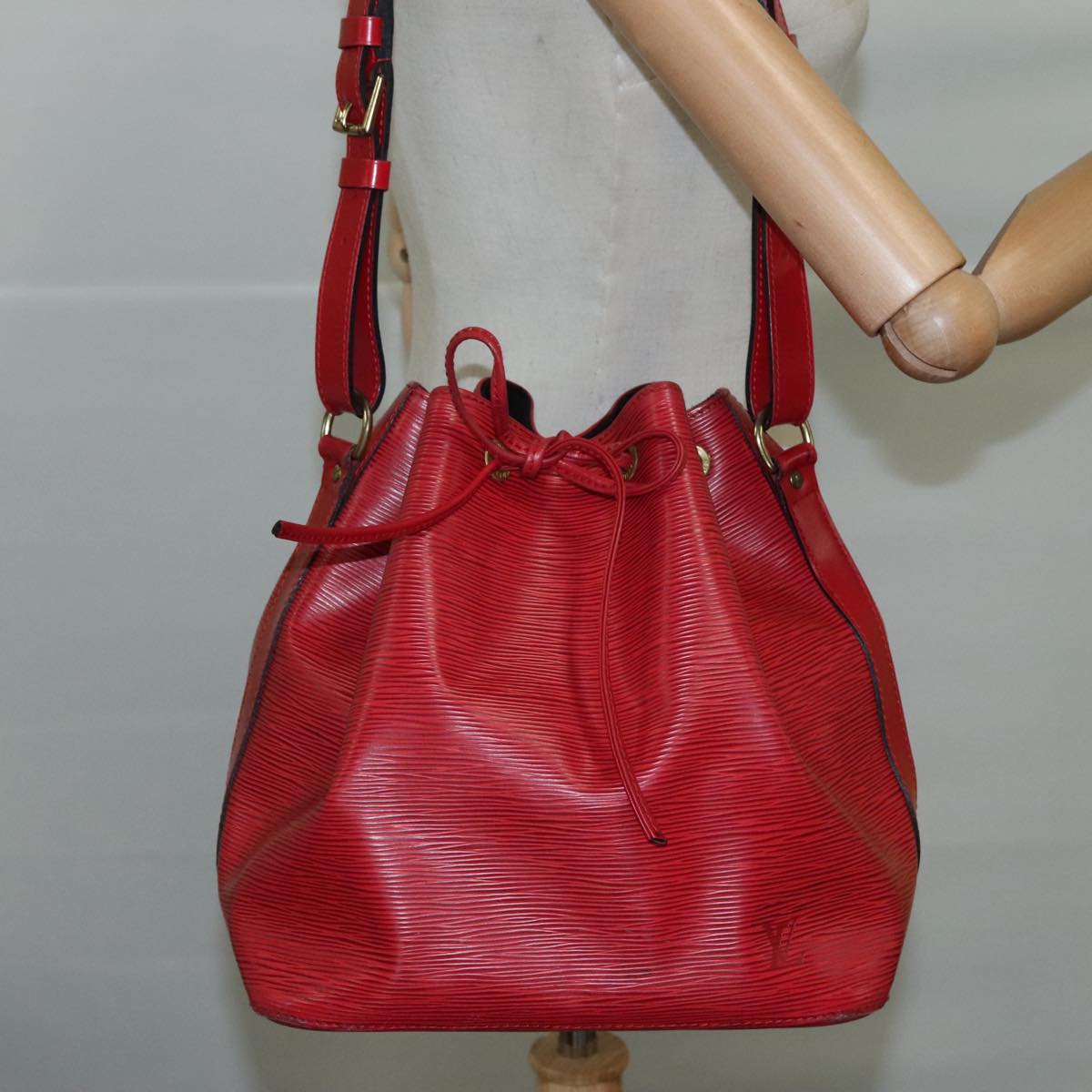 Louis Vuitton Noé Pm Red Leather Shoulder Bag
