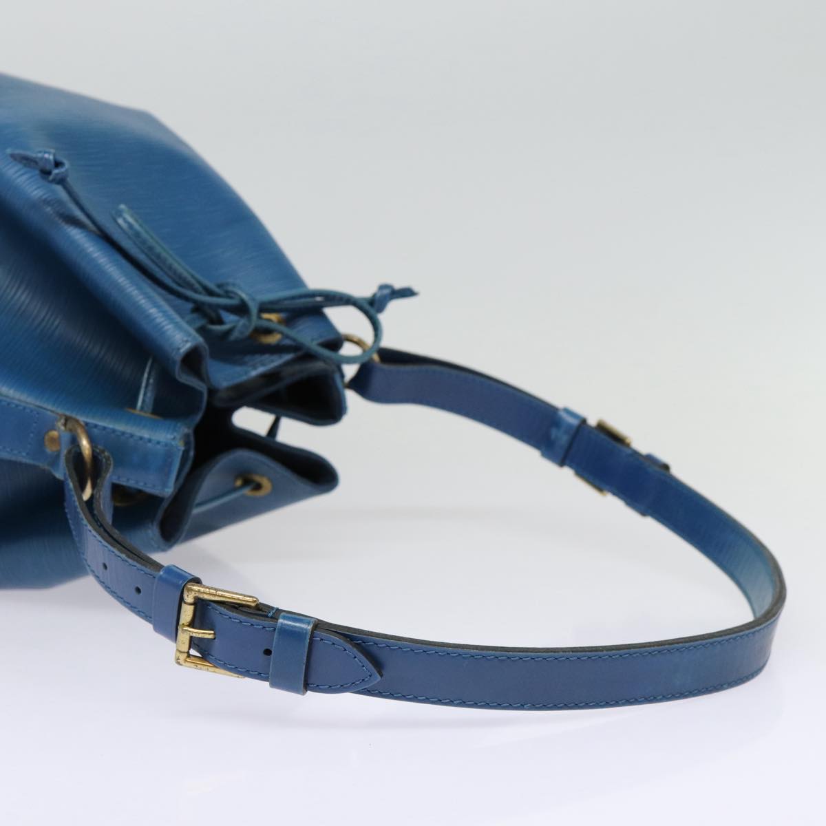 Louis Vuitton Noé Blue Leather Shoulder Bag