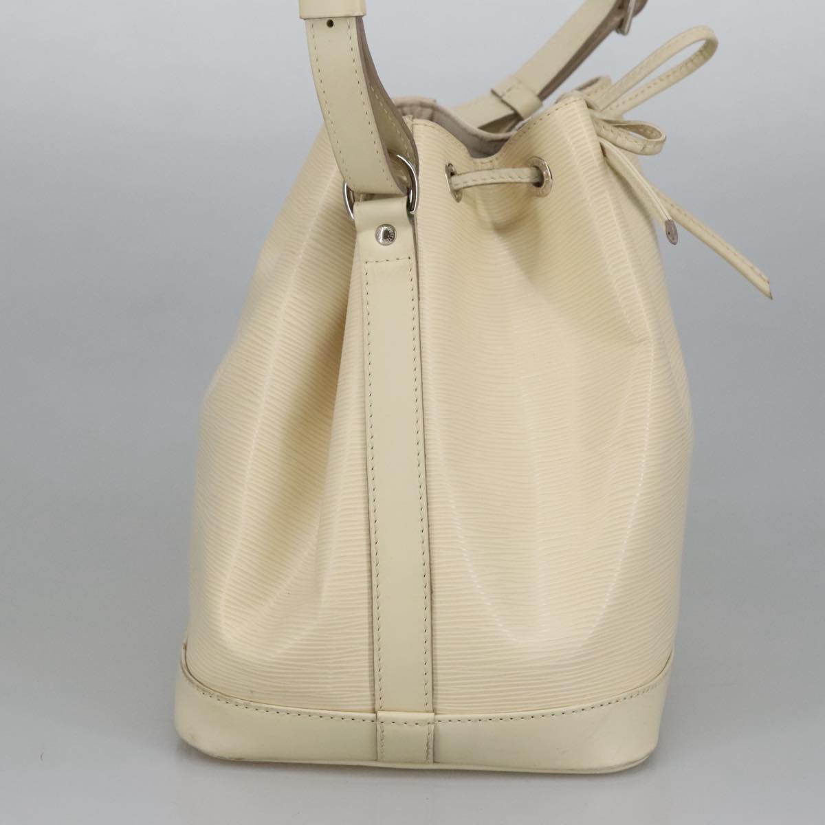 Louis Vuitton Petit Noé White Leather Shoulder Bag