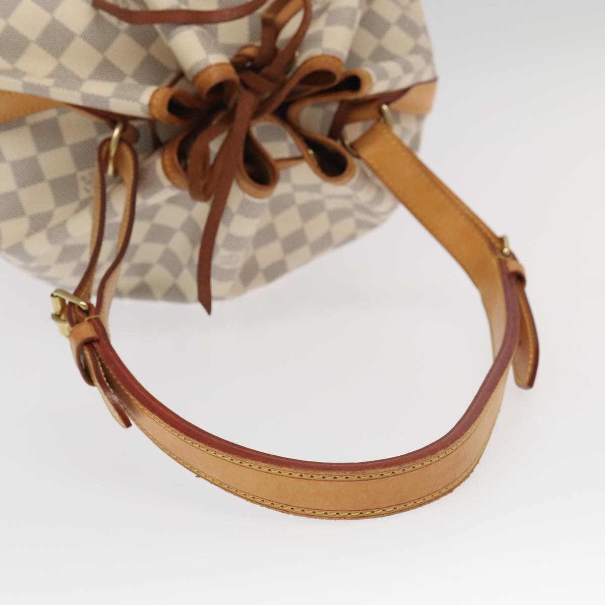 Louis Vuitton Noé White Canvas Shoulder Bag