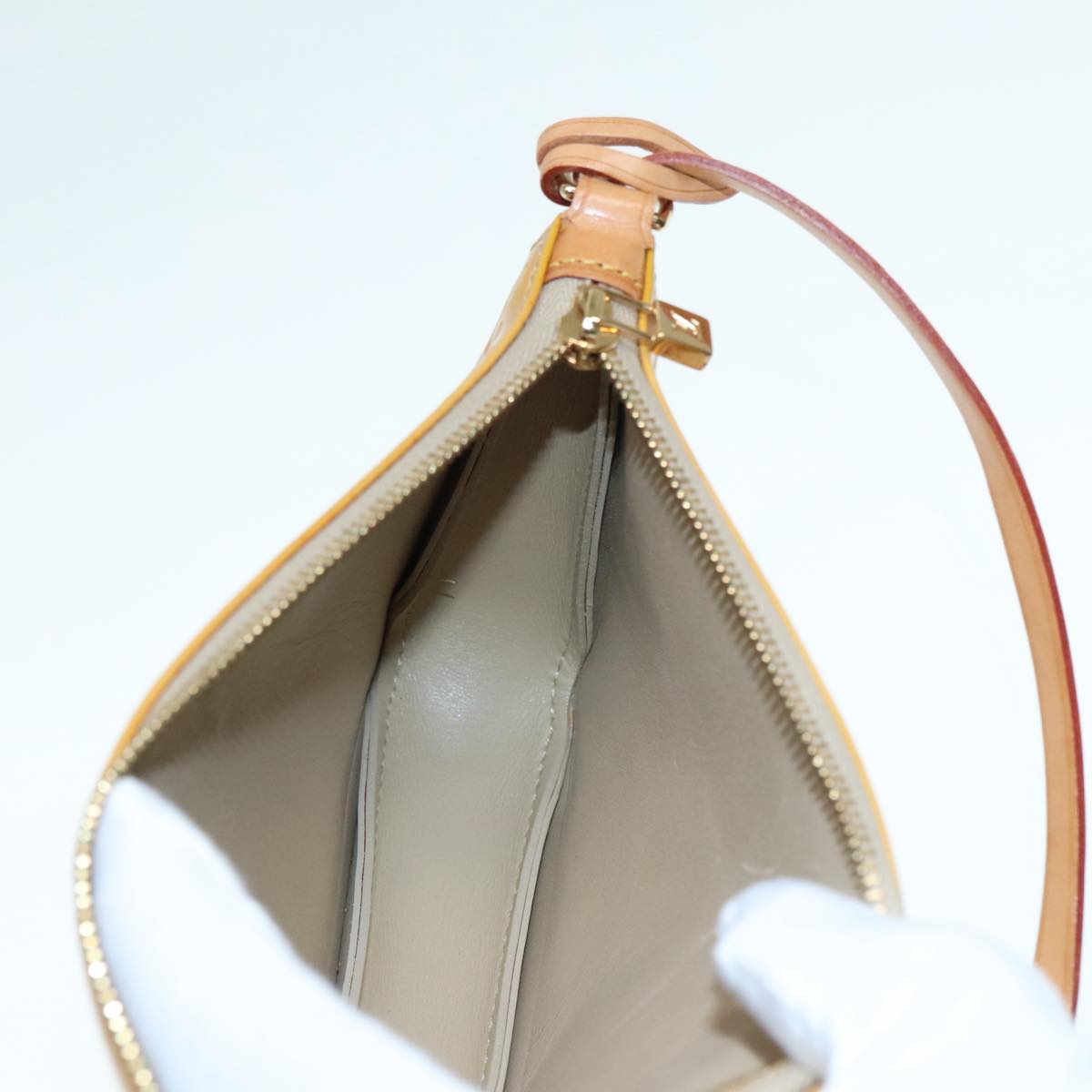 Louis Vuitton Lexington Beige Patent Leather Clutch Bag