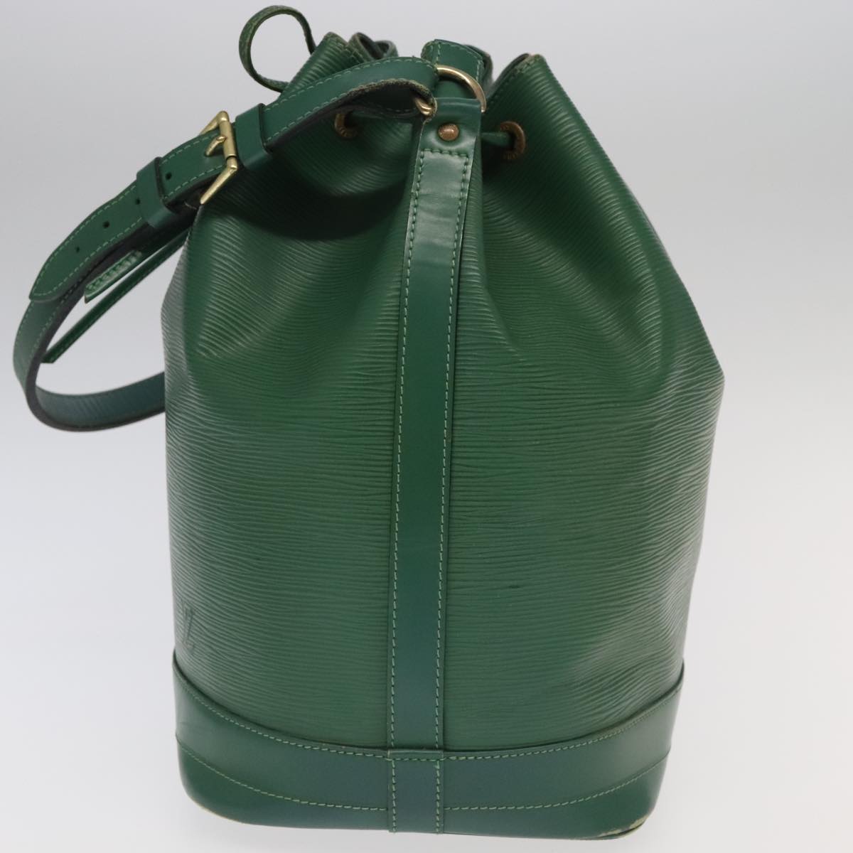 Louis Vuitton Noé Green Leather Shoulder Bag