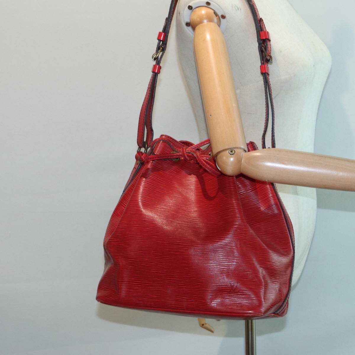 Louis Vuitton Petit Noé Red Leather Shoulder Bag