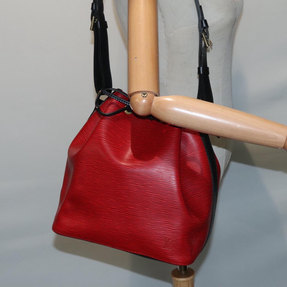 Louis Vuitton Noe Red Leather Shoulder Bag