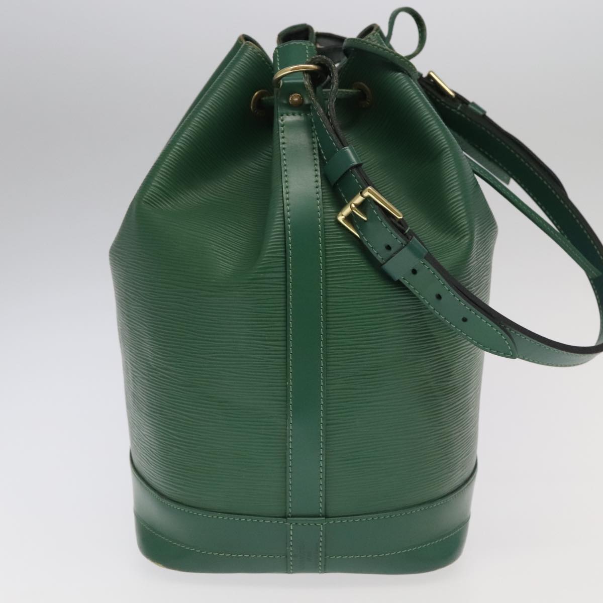 Louis Vuitton Noé Green Leather Shoulder Bag
