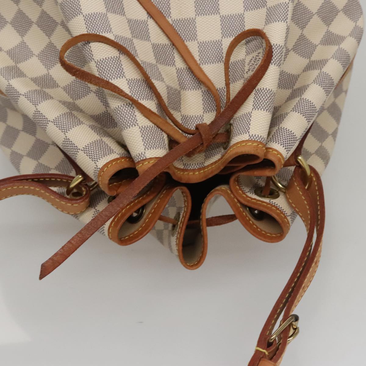 Louis Vuitton Noé White Canvas Shoulder Bag