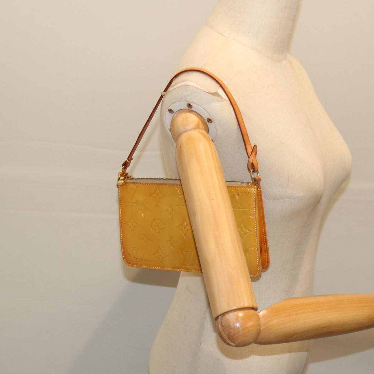 Louis Vuitton Lexington Beige Patent Leather Clutch Bag