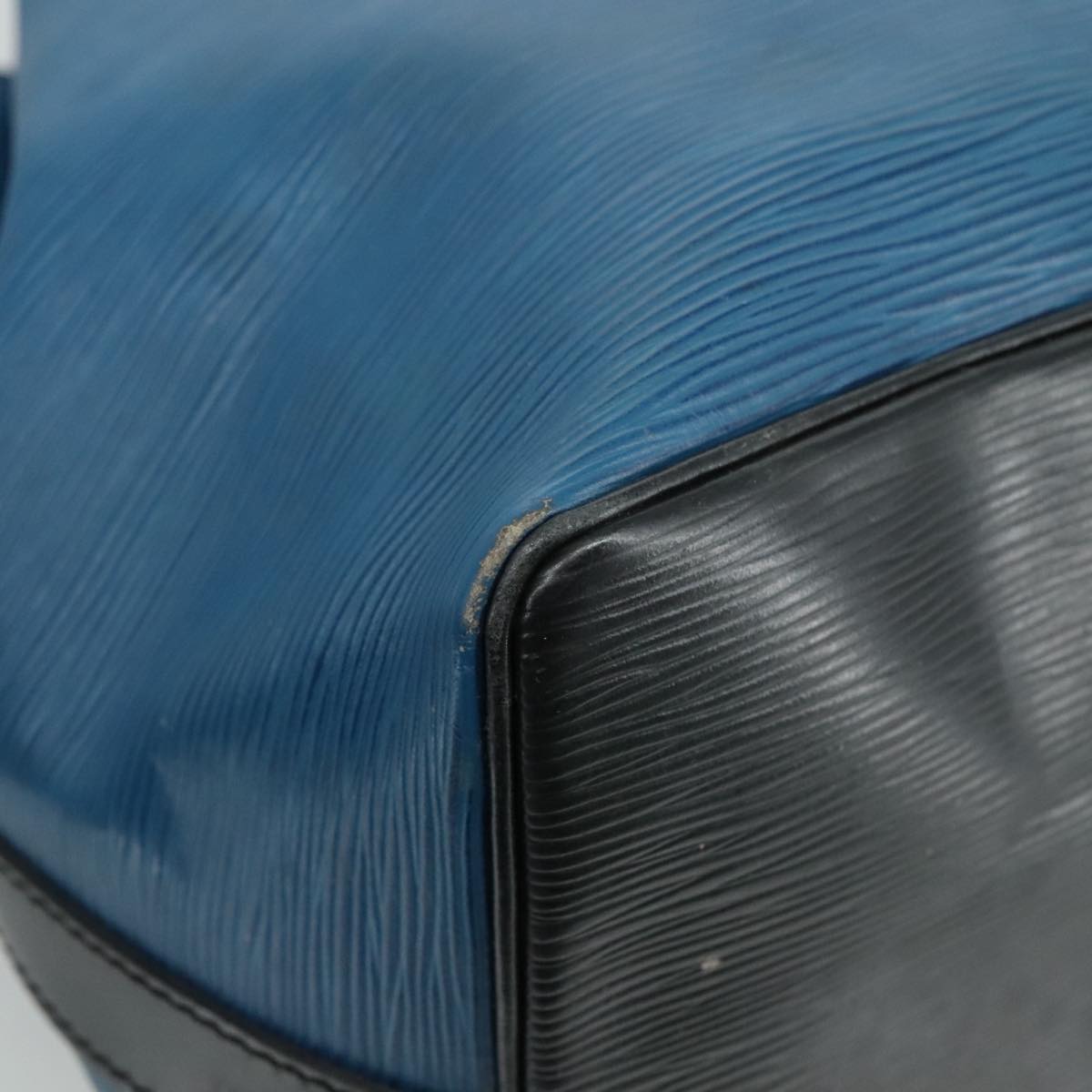 Louis Vuitton Petit Noé Blue Leather Shoulder Bag