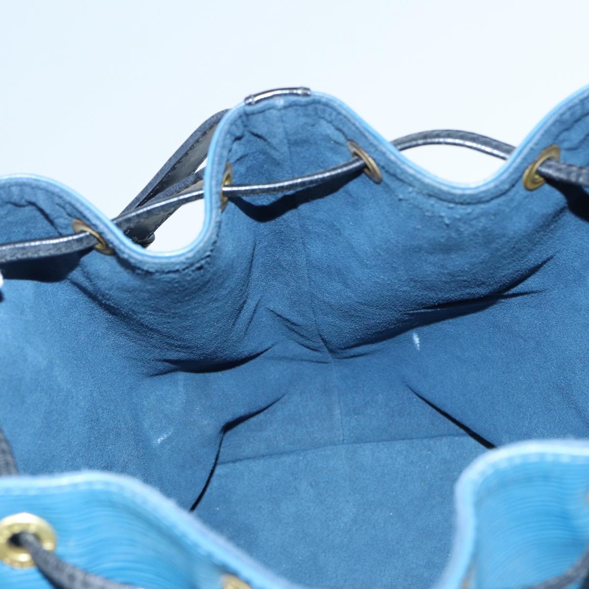 Louis Vuitton Noé Blue Leather Shoulder Bag