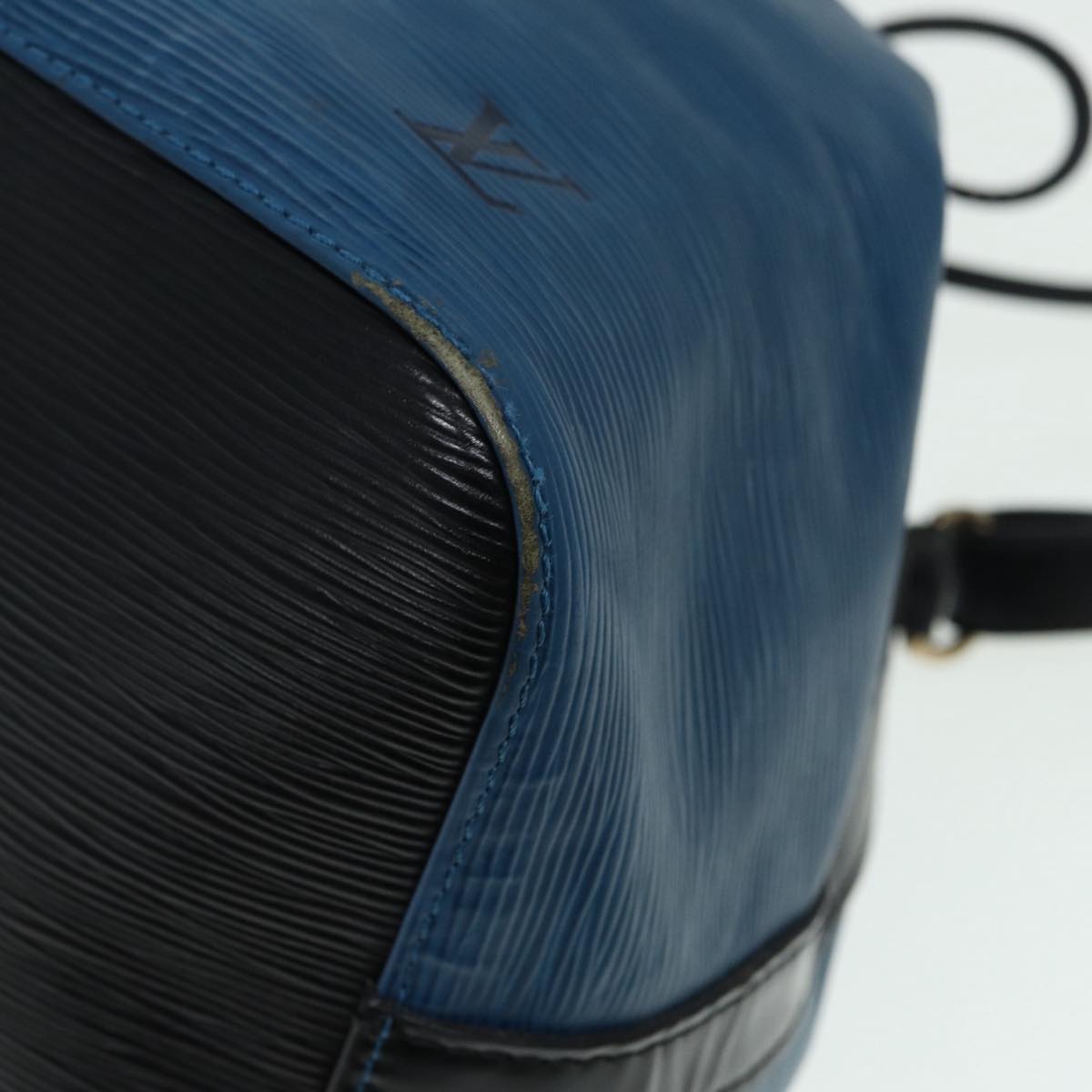 Louis Vuitton Noé Blue Leather Shoulder Bag