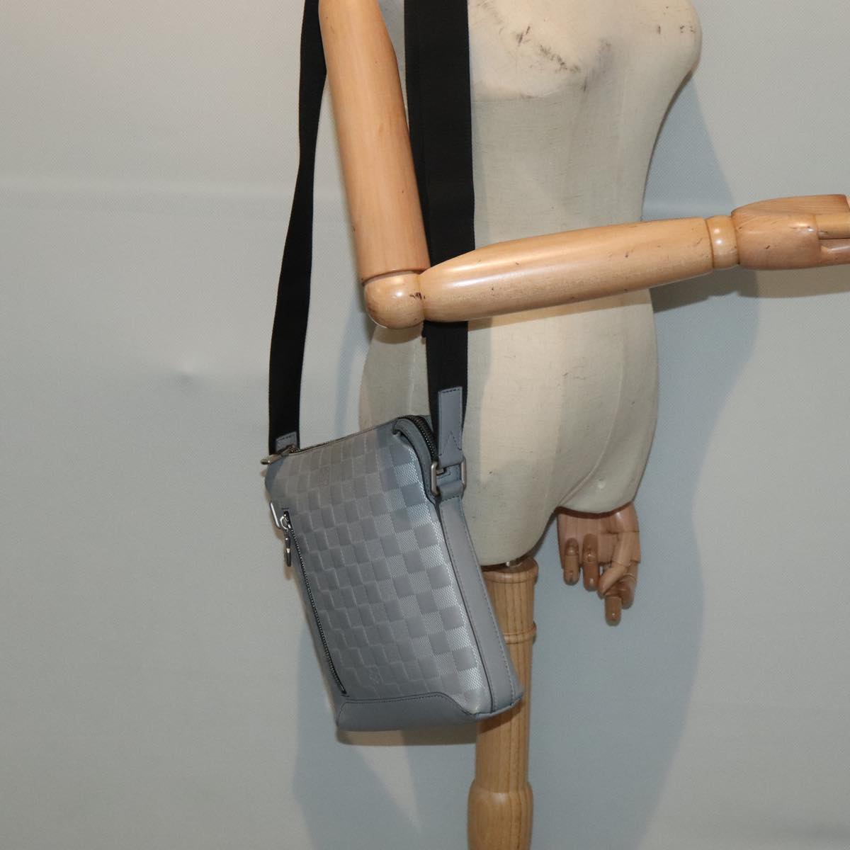 Louis Vuitton Messenger Silver Leather Shoulder Bag