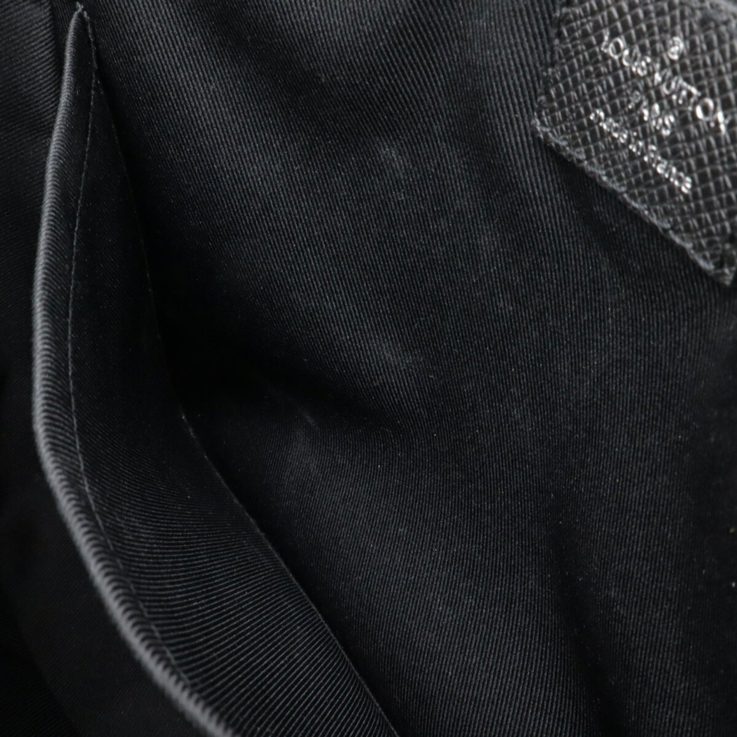 Louis Vuitton Noir Taiga Leather Shoulder Bag