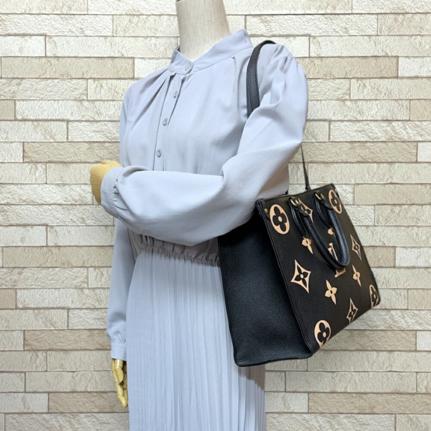 Louis Vuitton Beige Black Monogram Empreinte Shoulder Bag