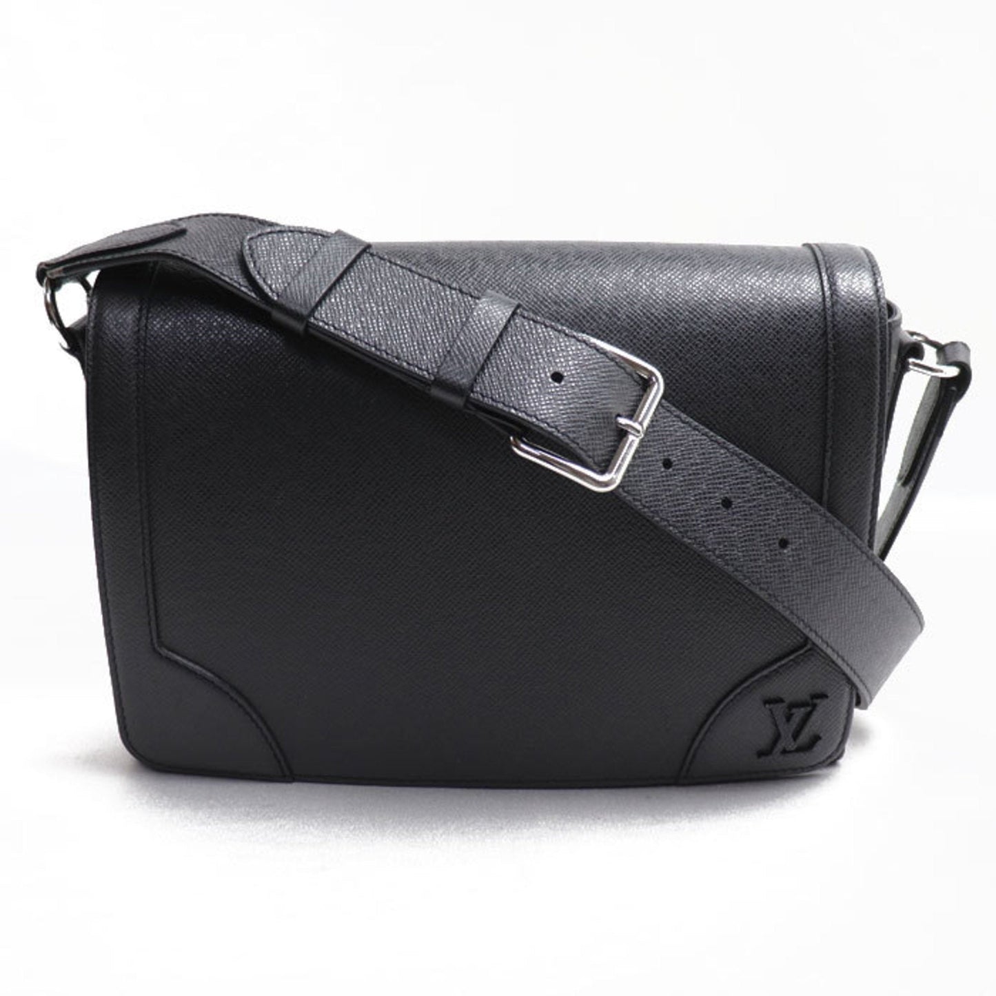 Louis Vuitton Black Taiga Leather Shoulder Bag ()