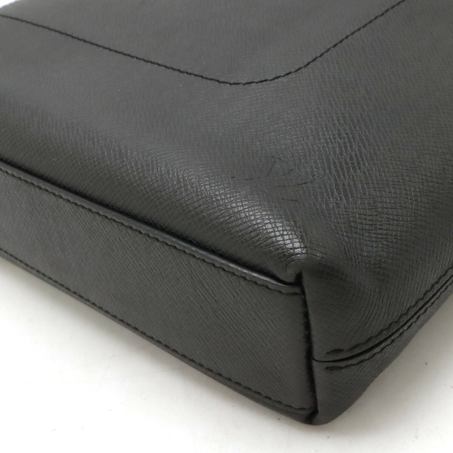 Louis Vuitton Ardoise Black Taiga Leather Shoulder Bag