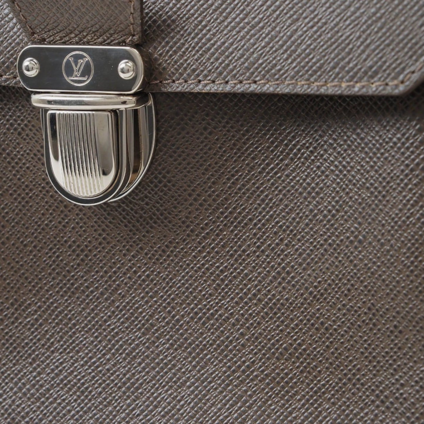 Louis Vuitton Taiga Grizzly Taiga Leather Shoulder Bag