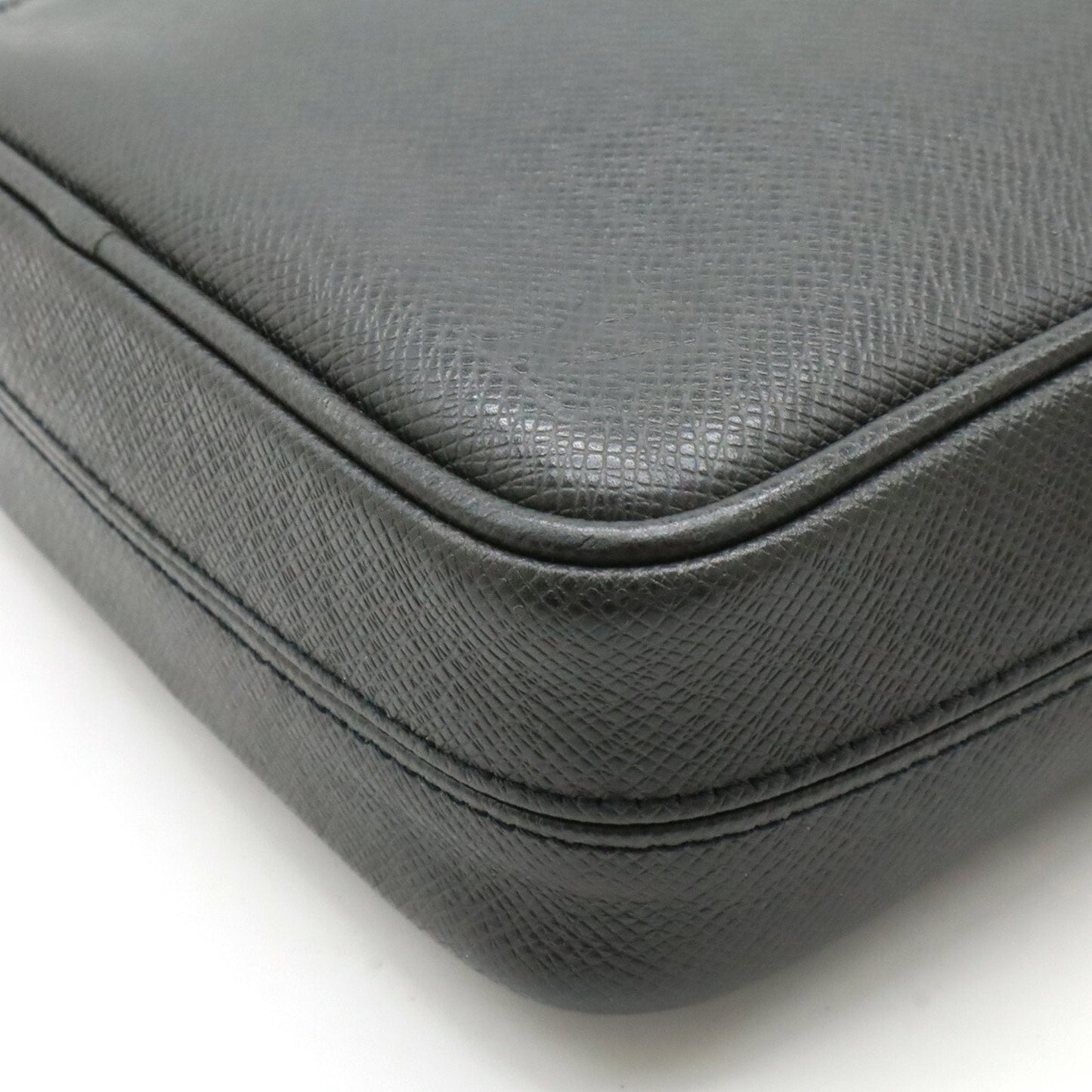 Louis Vuitton Ardoise Black Taiga Leather Shoulder Bag