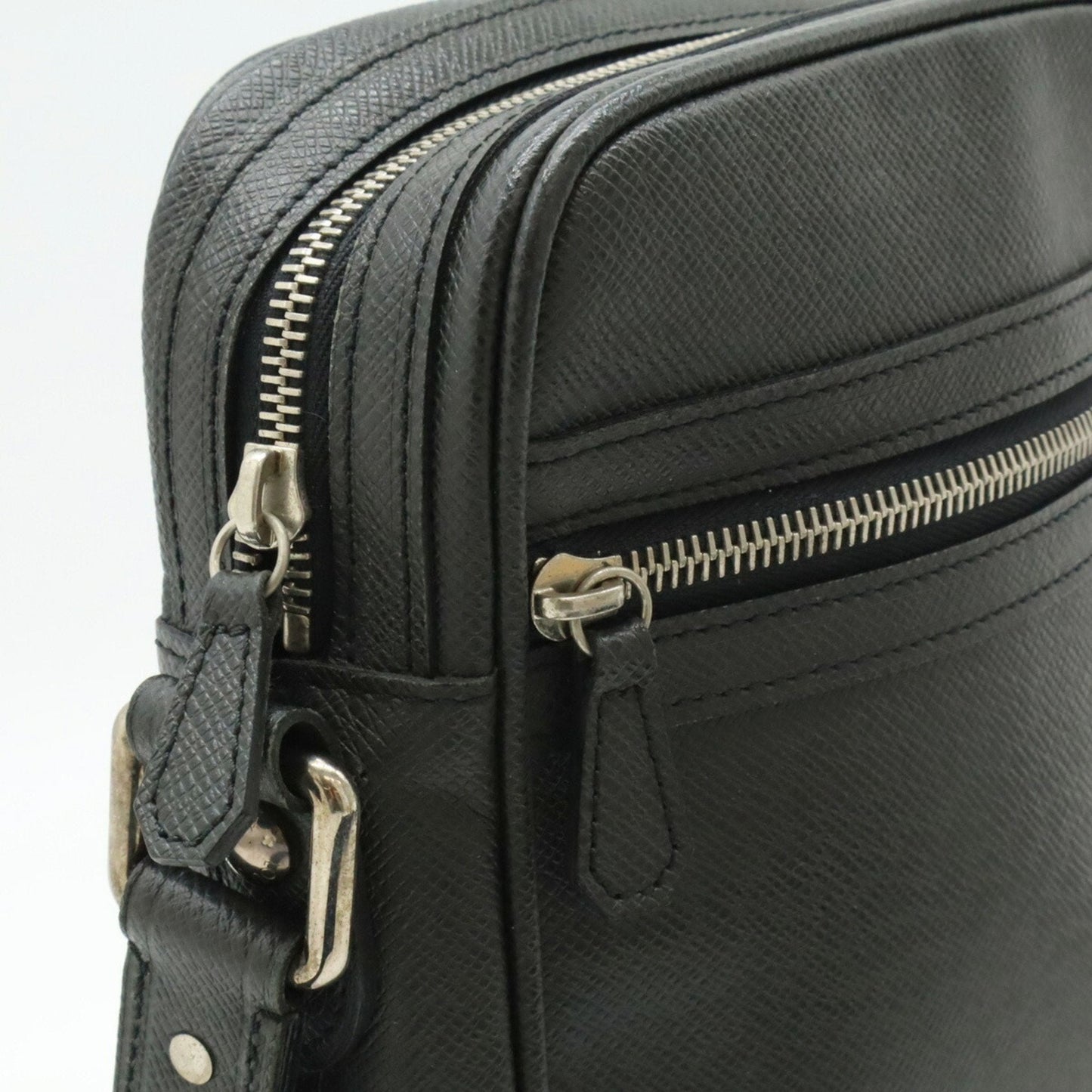 Louis Vuitton Ardoise Black Taiga Leather Shoulder Bag