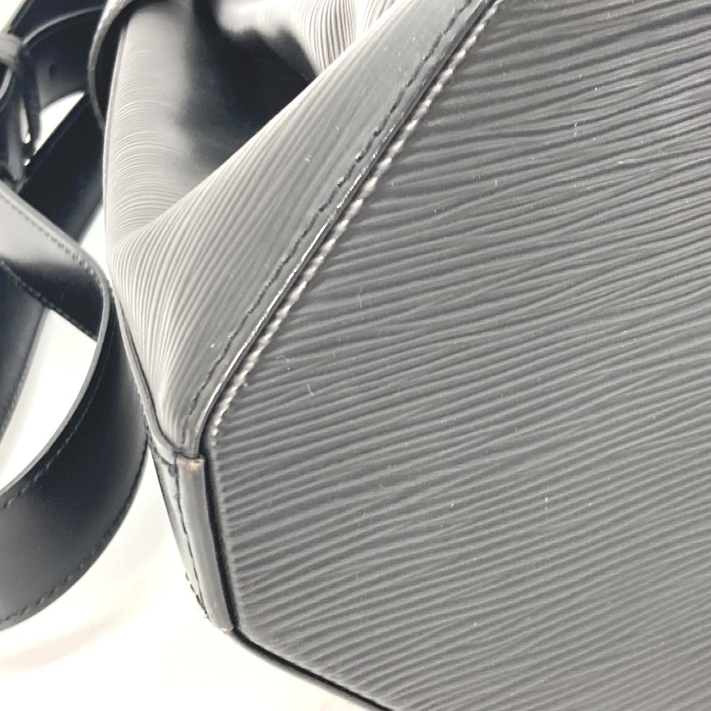 Louis Vuitton Black Leather Shoulder Bag