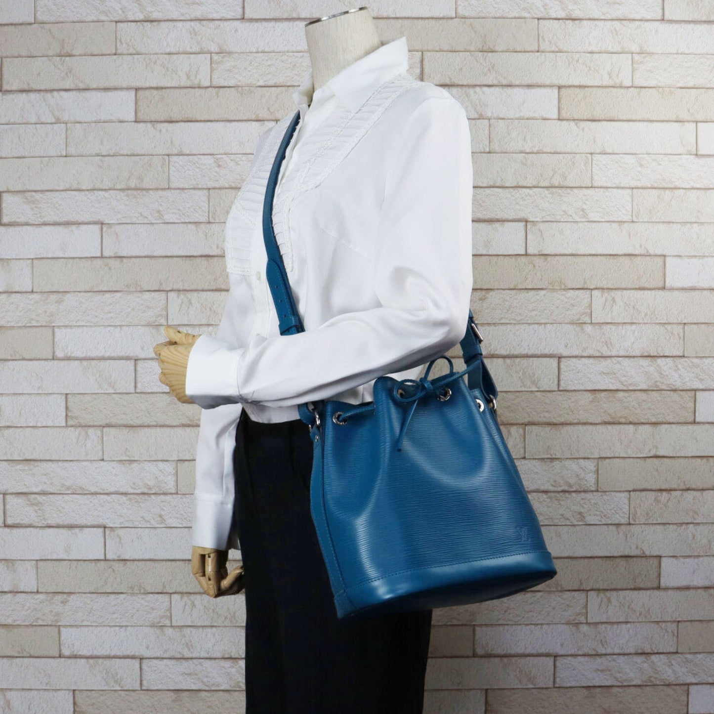 Louis Vuitton Blue Cyan Epi Leather Shoulder Bag