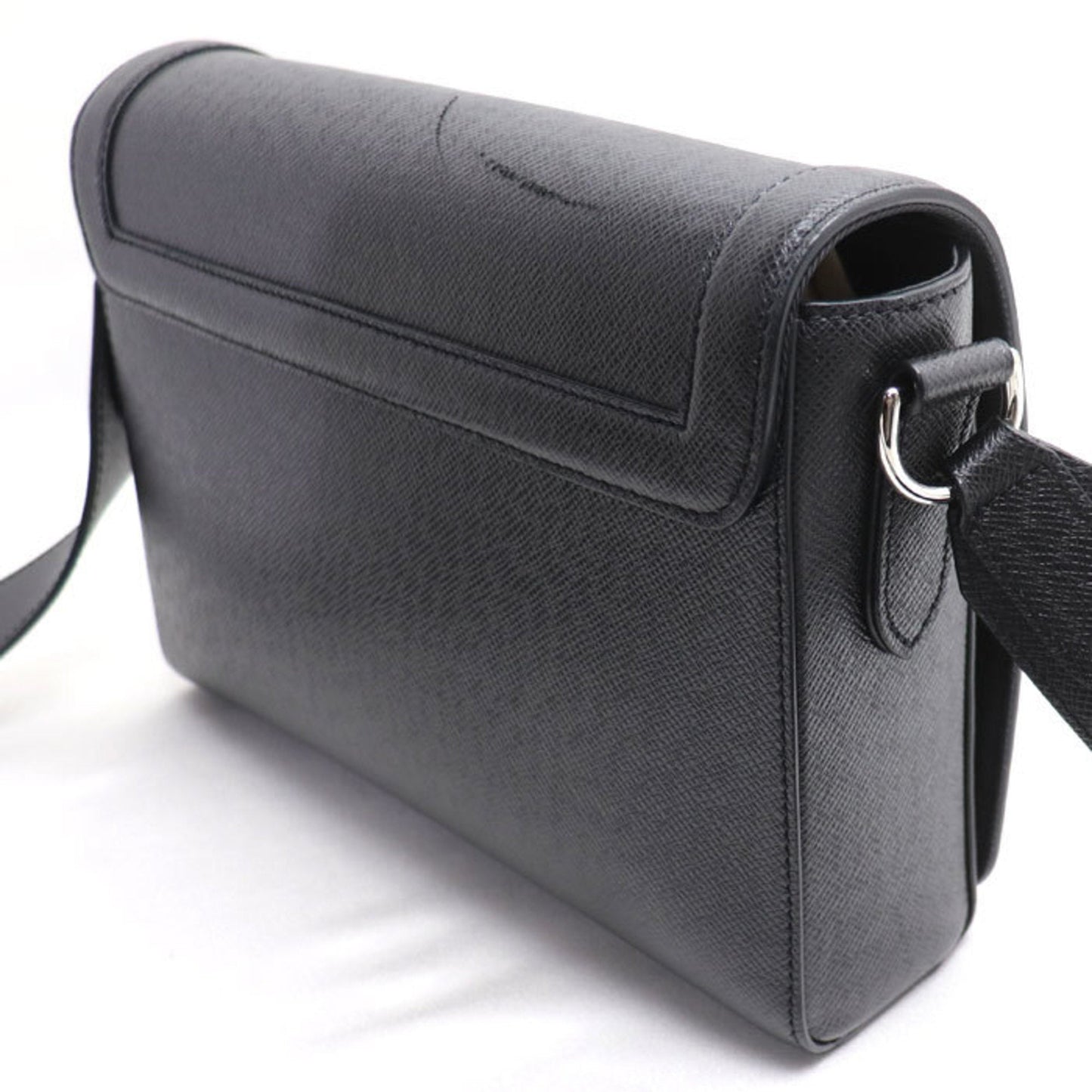 Louis Vuitton Black Taiga Leather Shoulder Bag