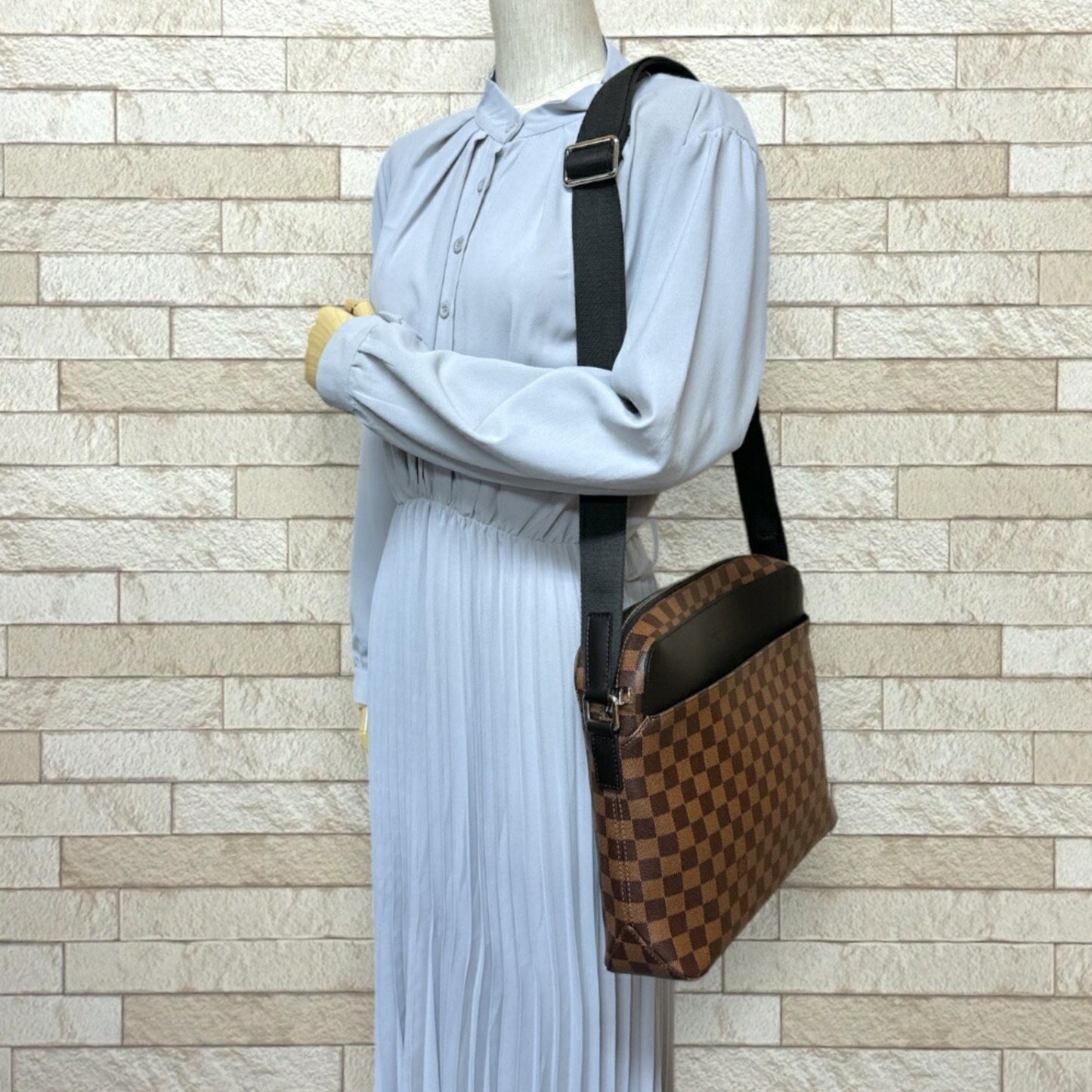 Louis Vuitton Black Brown Damier Canvas Shoulder Bag