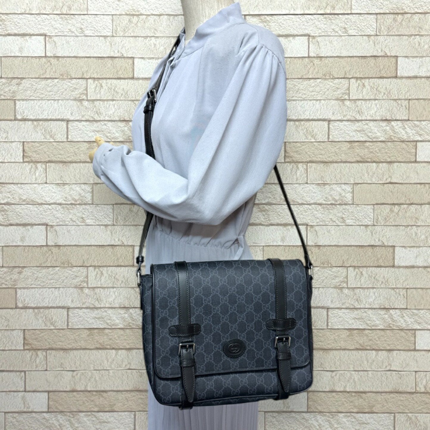 Gucci Black Gg Supreme Canvas Shoulder Bag