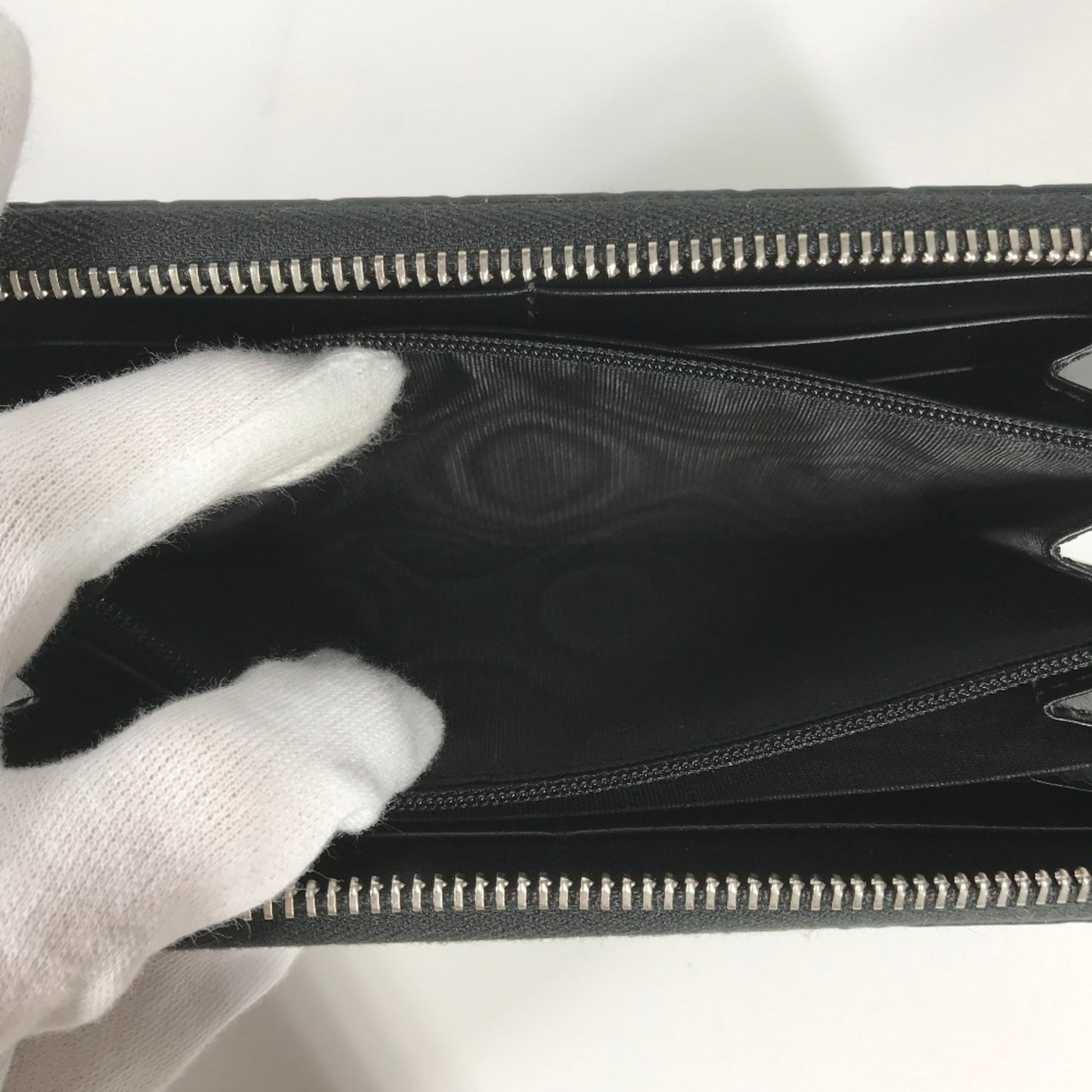 Gucci Black Leather Long Wallet (Bi-Fold)