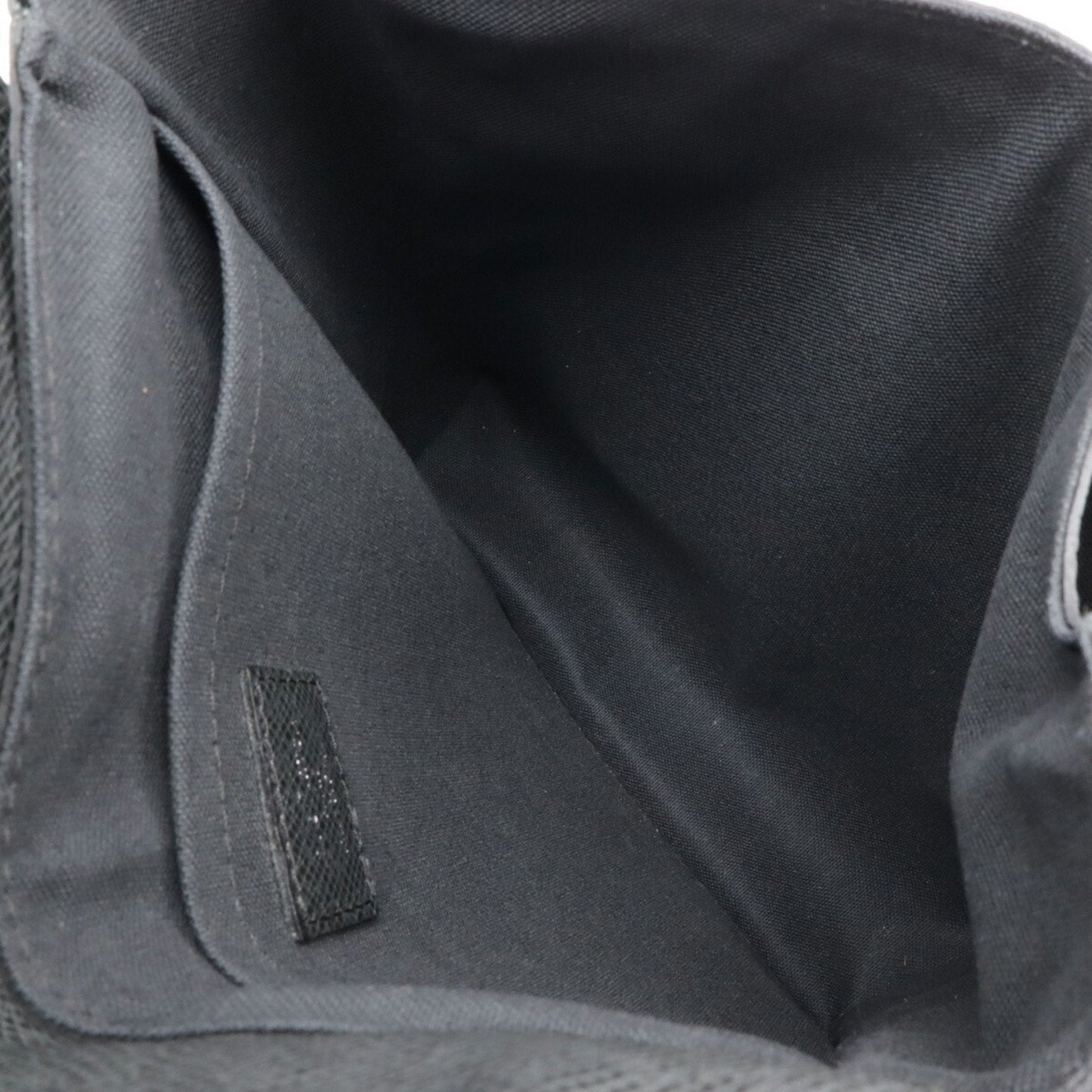 Louis Vuitton Ardoise Black Taiga Leather Shoulder Bag