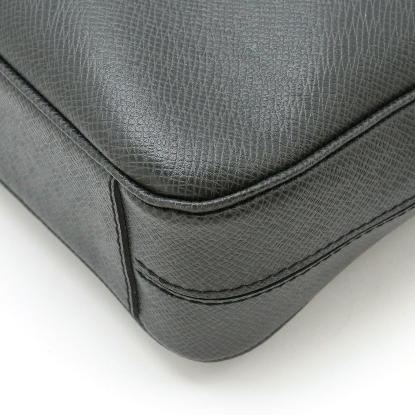 Louis Vuitton Ardoise Black Taiga Leather Shoulder Bag