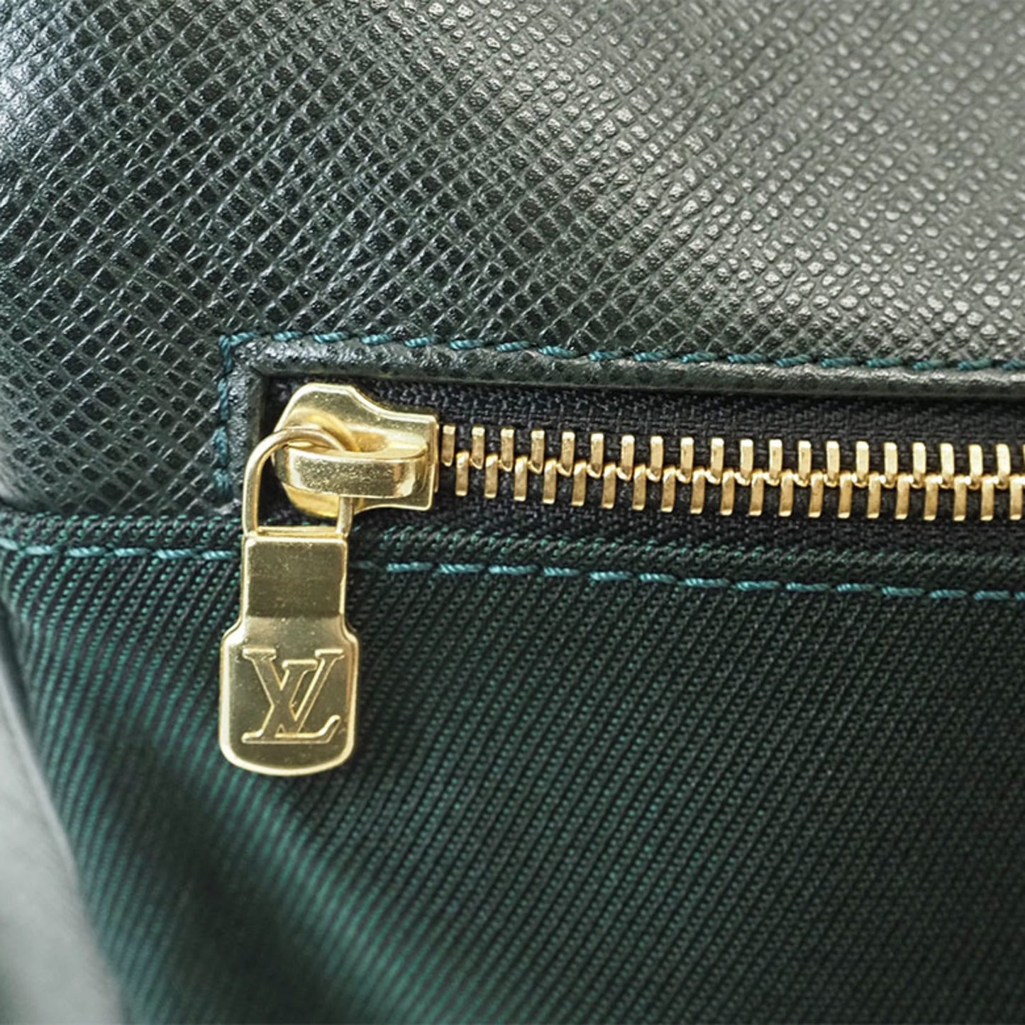 Louis Vuitton Taiga Episea Taiga Leather Shoulder Bag