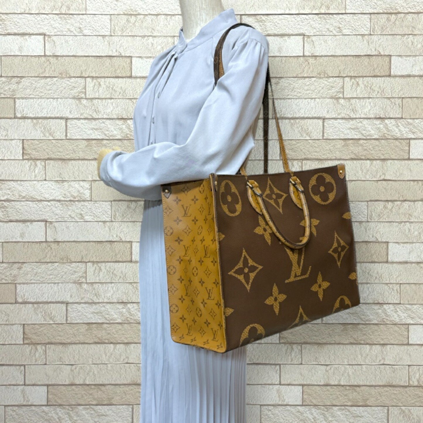 Louis Vuitton Brown Monogram Monogram Monogram Reverse Shoulder Bag