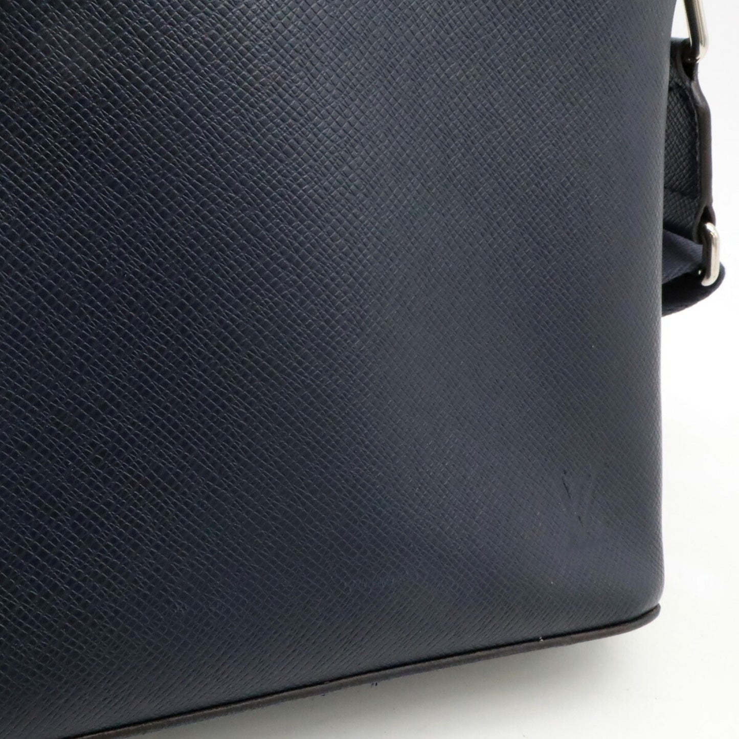 Louis Vuitton Taiga Ocean Taiga Leather Pochette Shoulder Bag