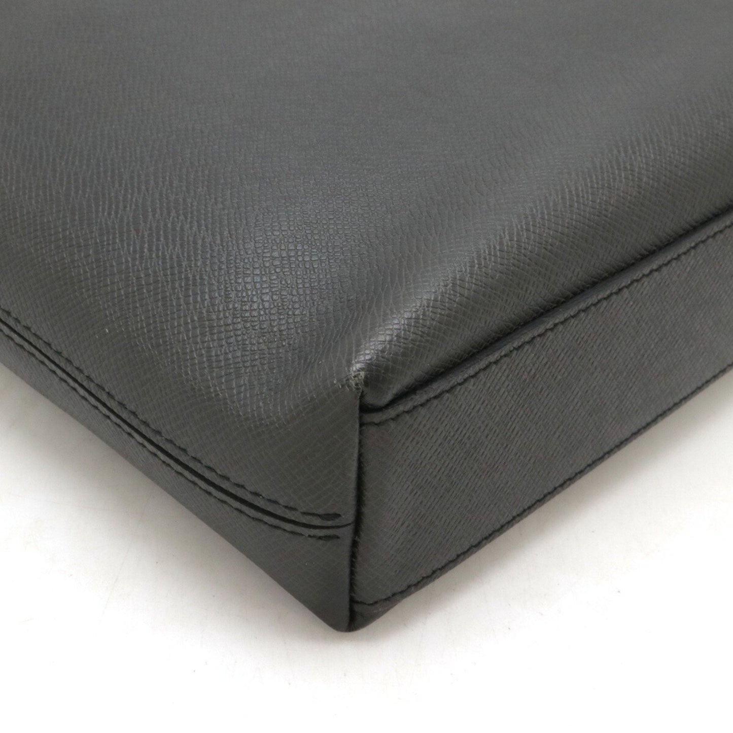 Louis Vuitton Taiga Ardoise Taiga Leather Shoulder Bag