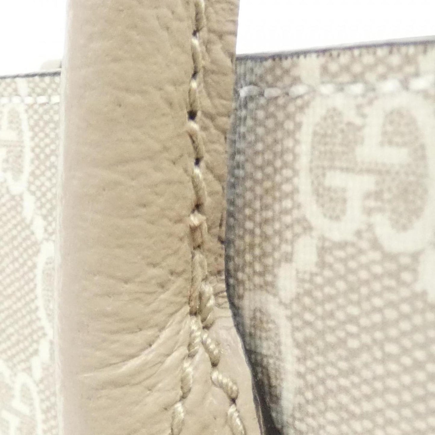 Gucci Beige White Gg Supreme Leather Handbag