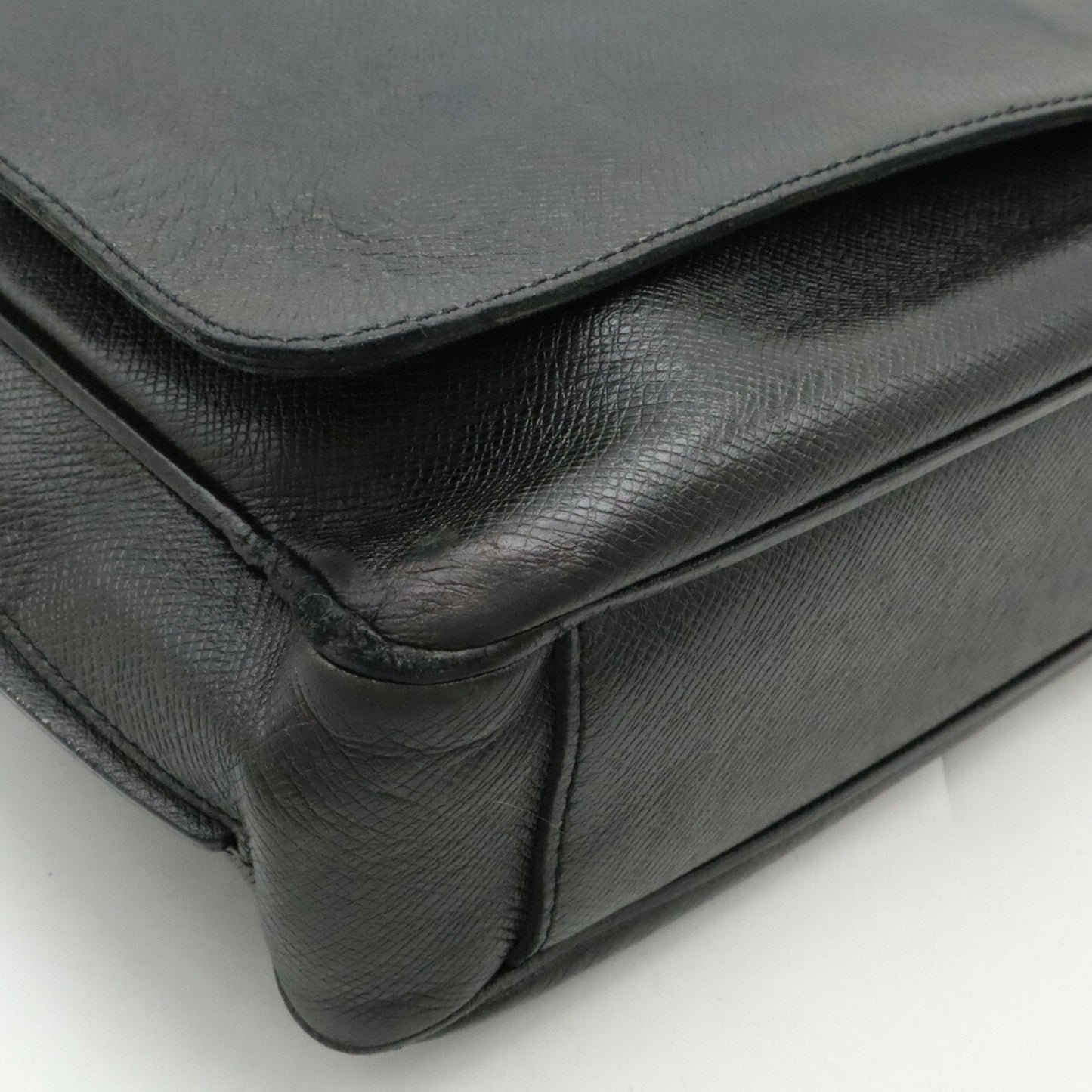 Louis Vuitton Ardoise Taiga Leather Shoulder Bag