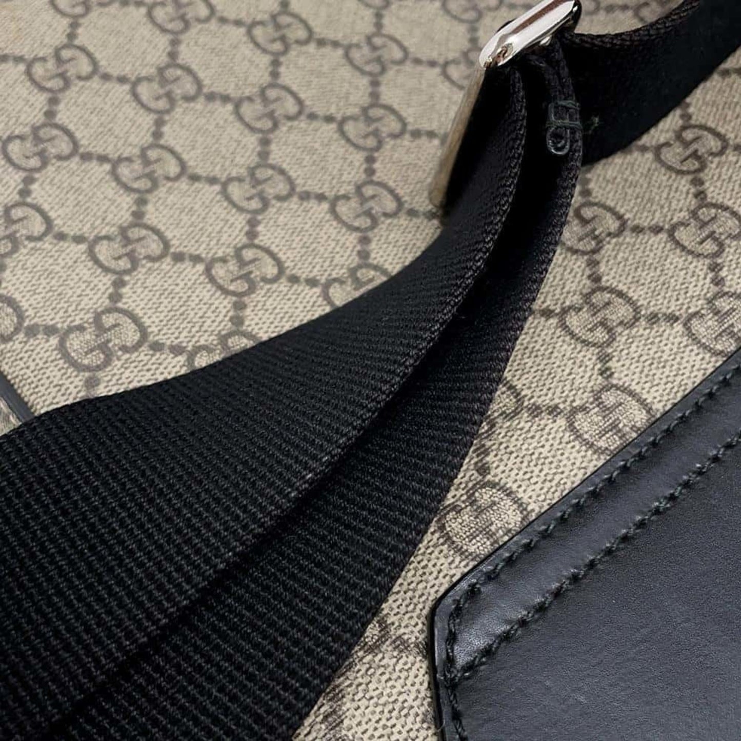 Gucci Beige Black Gg Supreme Leather Messenger Bag Shoulder Bag