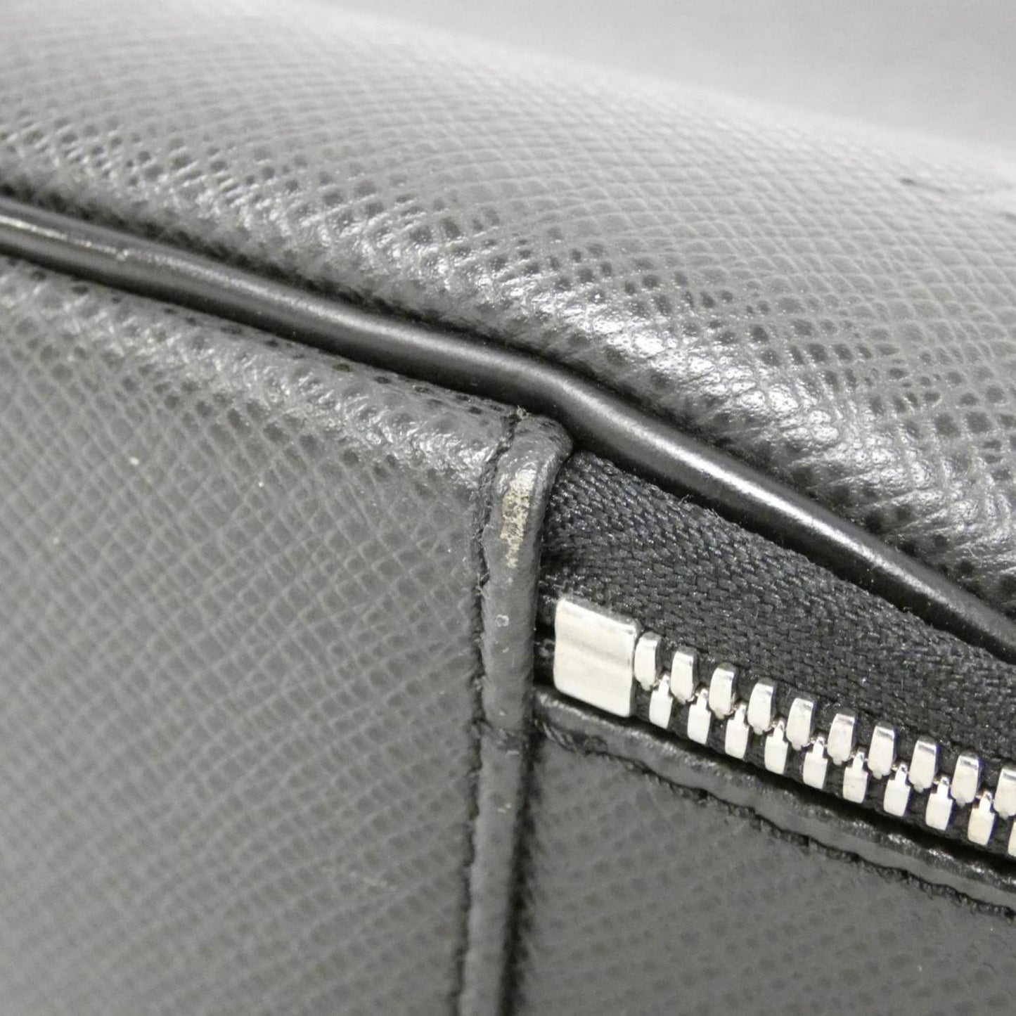 Louis Vuitton Taiga Ardoise Leather Shoulder Bag