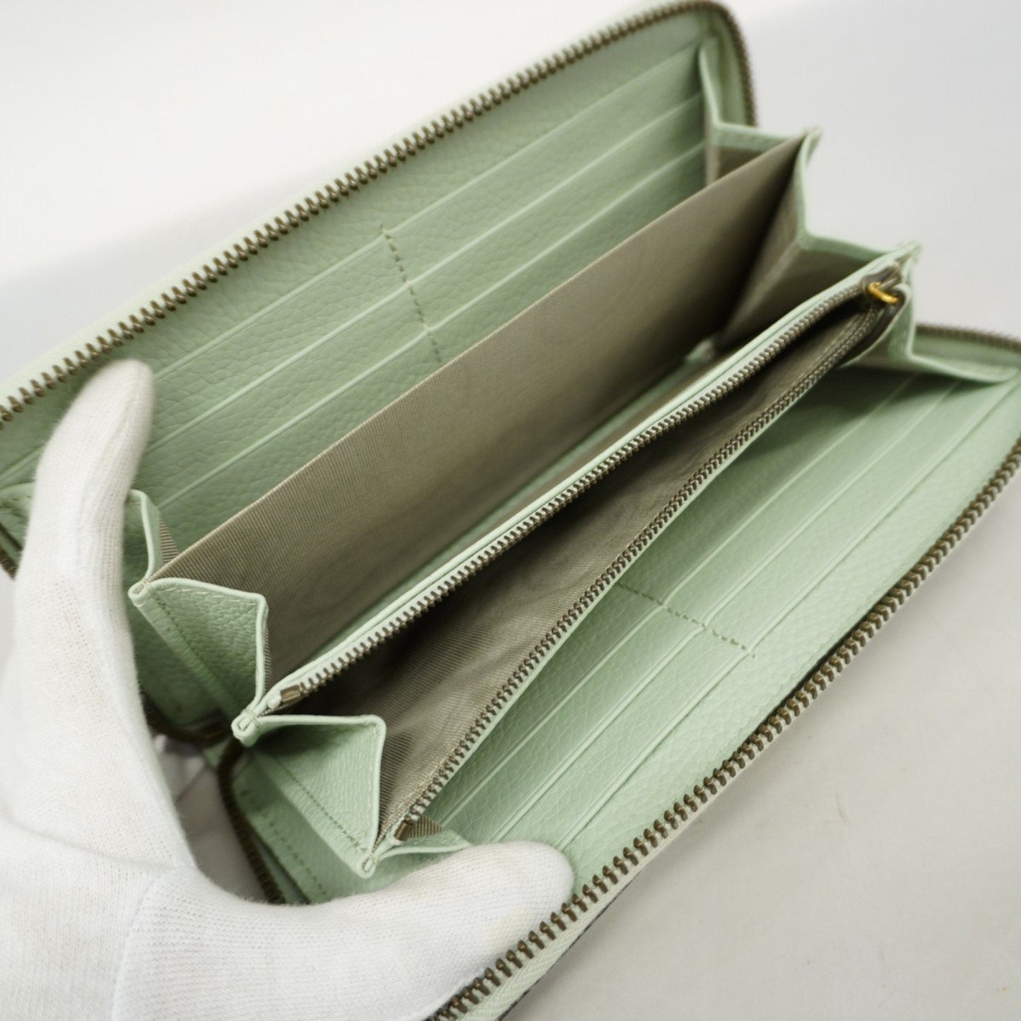 Gucci Pale Green Leather Long Wallet (Bi-Fold)