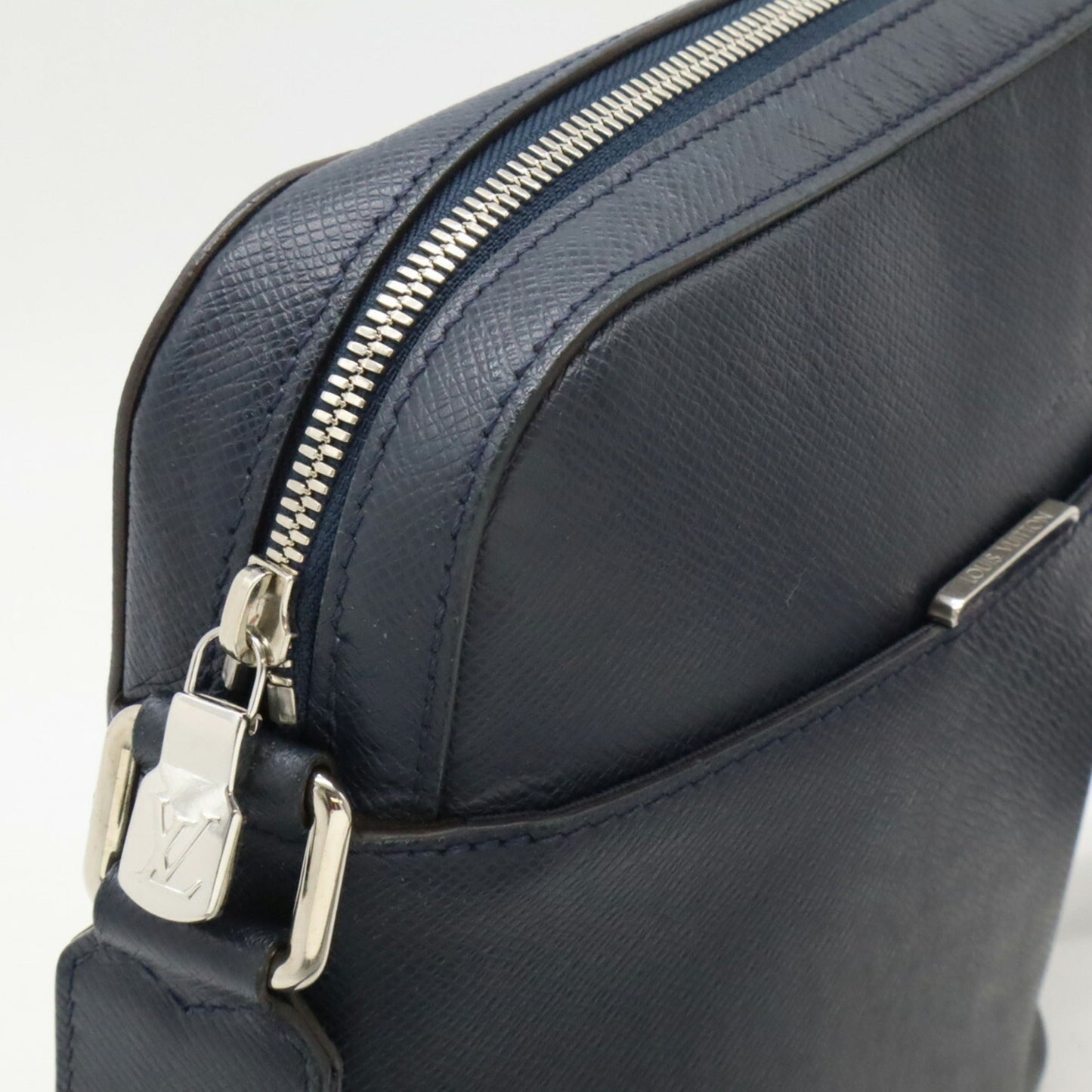 Louis Vuitton Taiga Ocean Taiga Leather Pochette Shoulder Bag